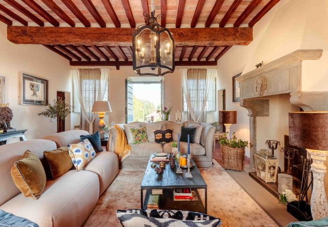 Villa in Lucca - VILLA IL CASTELLO: Vibrant Sanctuary of Enchanting Colours. 6 Bedrooms, Private Pool Villa in Lucca - VILLA IL CASTELLO: Vibrant Sanctuary of Enchanting Colours. 6 Bedrooms, Private Pool