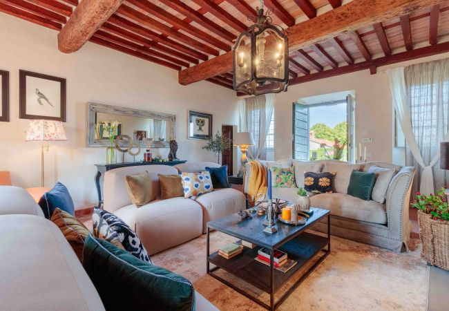 Villa in Lucca - VILLA IL CASTELLO: Vibrant Sanctuary of Enchanting Colours. 6 Bedrooms, Private Pool Villa in Lucca - VILLA IL CASTELLO: Vibrant Sanctuary of Enchanting Colours. 6 Bedrooms, Private Pool