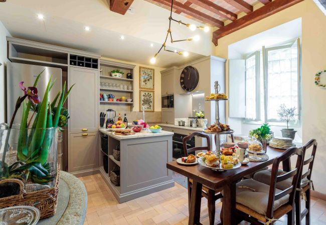 Villa in Lucca - VILLA IL CASTELLO: Vibrant Sanctuary of Enchanting Colours. 6 Bedrooms, Private Pool Villa in Lucca - VILLA IL CASTELLO: Vibrant Sanctuary of Enchanting Colours. 6 Bedrooms, Private Pool