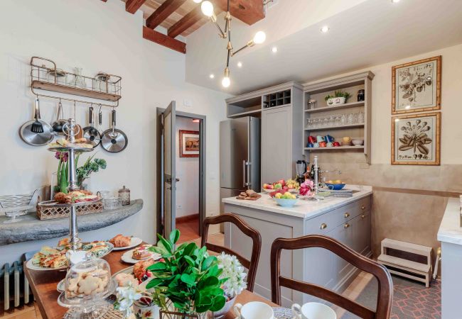 Villa in Lucca - VILLA IL CASTELLO: Vibrant Sanctuary of Enchanting Colours. 6 Bedrooms, Private Pool Villa in Lucca - VILLA IL CASTELLO: Vibrant Sanctuary of Enchanting Colours. 6 Bedrooms, Private Pool