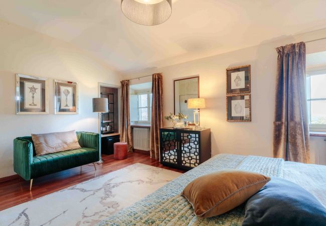 Villa in Lucca - VILLA IL CASTELLO: Vibrant Sanctuary of Enchanting Colours. 6 Bedrooms, Private Pool Villa in Lucca - VILLA IL CASTELLO: Vibrant Sanctuary of Enchanting Colours. 6 Bedrooms, Private Pool