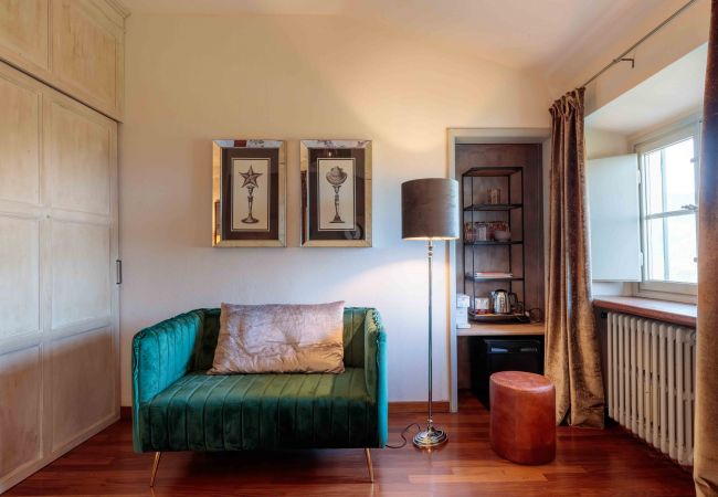 Villa in Lucca - VILLA IL CASTELLO: Vibrant Sanctuary of Enchanting Colours. 6 Bedrooms, Private Pool Villa in Lucca - VILLA IL CASTELLO: Vibrant Sanctuary of Enchanting Colours. 6 Bedrooms, Private Pool