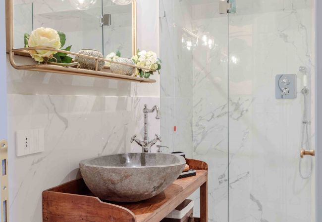 Villa in Lucca - VILLA IL CASTELLO: Vibrant Sanctuary of Enchanting Colours. 6 Bedrooms, Private Pool Villa in Lucca - VILLA IL CASTELLO: Vibrant Sanctuary of Enchanting Colours. 6 Bedrooms, Private Pool
