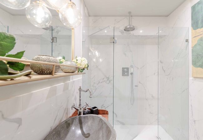 Villa in Lucca - VILLA IL CASTELLO: Vibrant Sanctuary of Enchanting Colours. 6 Bedrooms, Private Pool Villa in Lucca - VILLA IL CASTELLO: Vibrant Sanctuary of Enchanting Colours. 6 Bedrooms, Private Pool