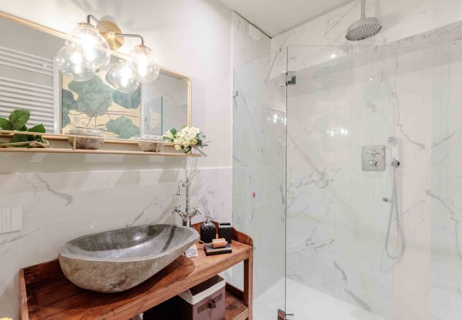 Villa in Lucca - VILLA IL CASTELLO: Vibrant Sanctuary of Enchanting Colours. 6 Bedrooms, Private Pool Villa in Lucca - VILLA IL CASTELLO: Vibrant Sanctuary of Enchanting Colours. 6 Bedrooms, Private Pool