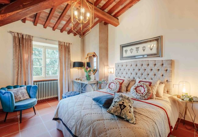 Villa in Lucca - VILLA IL CASTELLO: Vibrant Sanctuary of Enchanting Colours. 6 Bedrooms, Private Pool Villa in Lucca - VILLA IL CASTELLO: Vibrant Sanctuary of Enchanting Colours. 6 Bedrooms, Private Pool