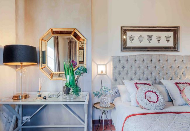 Villa in Lucca - VILLA IL CASTELLO: Vibrant Sanctuary of Enchanting Colours. 6 Bedrooms, Private Pool Villa in Lucca - VILLA IL CASTELLO: Vibrant Sanctuary of Enchanting Colours. 6 Bedrooms, Private Pool