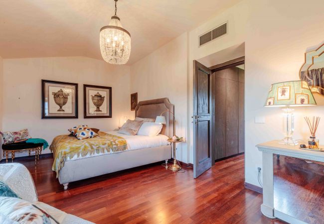 Villa in Lucca - VILLA IL CASTELLO: Vibrant Sanctuary of Enchanting Colours. 6 Bedrooms, Private Pool Villa in Lucca - VILLA IL CASTELLO: Vibrant Sanctuary of Enchanting Colours. 6 Bedrooms, Private Pool