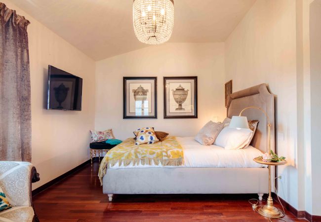 Villa in Lucca - VILLA IL CASTELLO: Vibrant Sanctuary of Enchanting Colours. 6 Bedrooms, Private Pool Villa in Lucca - VILLA IL CASTELLO: Vibrant Sanctuary of Enchanting Colours. 6 Bedrooms, Private Pool
