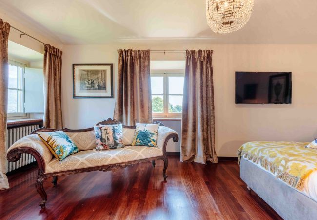 Villa in Lucca - VILLA IL CASTELLO: Vibrant Sanctuary of Enchanting Colours. 6 Bedrooms, Private Pool Villa in Lucca - VILLA IL CASTELLO: Vibrant Sanctuary of Enchanting Colours. 6 Bedrooms, Private Pool