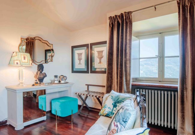 Villa in Lucca - VILLA IL CASTELLO: Vibrant Sanctuary of Enchanting Colours. 6 Bedrooms, Private Pool Villa in Lucca - VILLA IL CASTELLO: Vibrant Sanctuary of Enchanting Colours. 6 Bedrooms, Private Pool