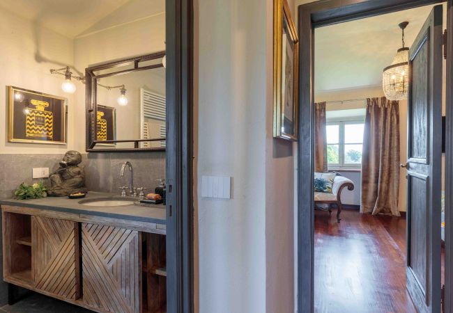 Villa in Lucca - VILLA IL CASTELLO: Vibrant Sanctuary of Enchanting Colours. 6 Bedrooms, Private Pool Villa in Lucca - VILLA IL CASTELLO: Vibrant Sanctuary of Enchanting Colours. 6 Bedrooms, Private Pool