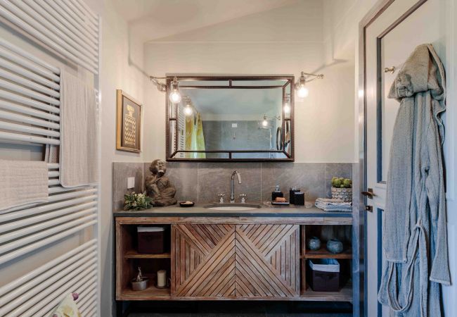 Villa in Lucca - VILLA IL CASTELLO: Vibrant Sanctuary of Enchanting Colours. 6 Bedrooms, Private Pool Villa in Lucca - VILLA IL CASTELLO: Vibrant Sanctuary of Enchanting Colours. 6 Bedrooms, Private Pool