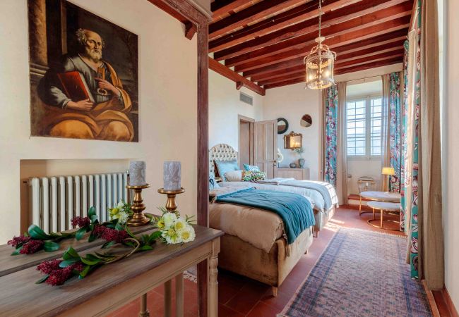 Villa in Lucca - VILLA IL CASTELLO: Vibrant Sanctuary of Enchanting Colours. 6 Bedrooms, Private Pool Villa in Lucca - VILLA IL CASTELLO: Vibrant Sanctuary of Enchanting Colours. 6 Bedrooms, Private Pool