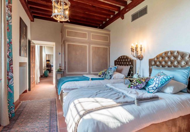 Villa in Lucca - VILLA IL CASTELLO: Vibrant Sanctuary of Enchanting Colours. 6 Bedrooms, Private Pool Villa in Lucca - VILLA IL CASTELLO: Vibrant Sanctuary of Enchanting Colours. 6 Bedrooms, Private Pool