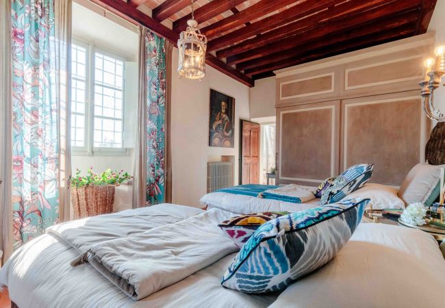 Villa in Lucca - VILLA IL CASTELLO: Vibrant Sanctuary of Enchanting Colours. 6 Bedrooms, Private Pool Villa in Lucca - VILLA IL CASTELLO: Vibrant Sanctuary of Enchanting Colours. 6 Bedrooms, Private Pool