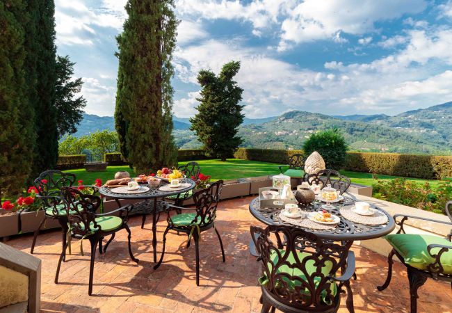 Villa in Lucca - VILLA IL CASTELLO: Vibrant Sanctuary of Enchanting Colours. 6 Bedrooms, Private Pool Villa in Lucca - VILLA IL CASTELLO: Vibrant Sanctuary of Enchanting Colours. 6 Bedrooms, Private Pool