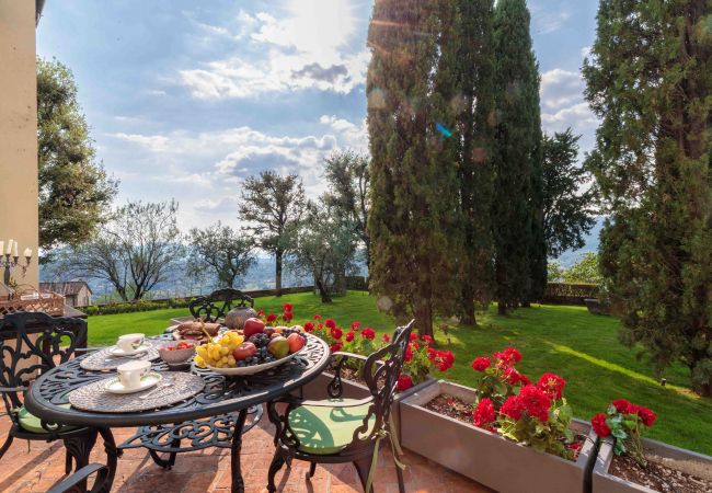 Villa in Lucca - VILLA IL CASTELLO: Vibrant Sanctuary of Enchanting Colours. 6 Bedrooms, Private Pool Villa in Lucca - VILLA IL CASTELLO: Vibrant Sanctuary of Enchanting Colours. 6 Bedrooms, Private Pool