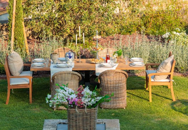 Villa in Lucca - VILLA IL CASTELLO: Vibrant Sanctuary of Enchanting Colours. 6 Bedrooms, Private Pool Villa in Lucca - VILLA IL CASTELLO: Vibrant Sanctuary of Enchanting Colours. 6 Bedrooms, Private Pool