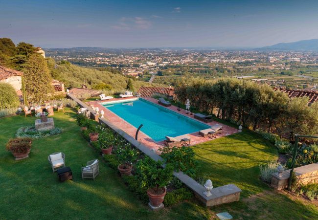 Villa in Lucca - VILLA IL CASTELLO: Vibrant Sanctuary of Enchanting Colours. 6 Bedrooms, Private Pool Villa in Lucca - VILLA IL CASTELLO: Vibrant Sanctuary of Enchanting Colours. 6 Bedrooms, Private Pool