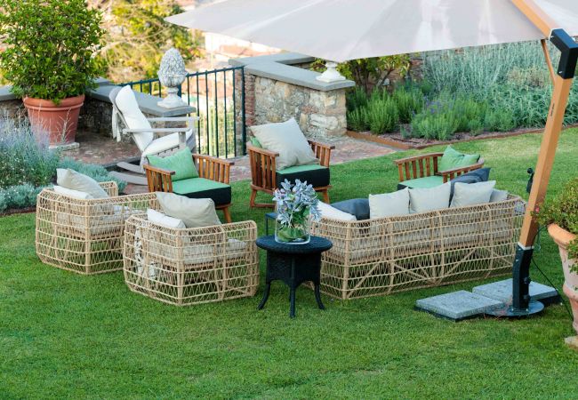 Villa in Lucca - VILLA IL CASTELLO: Vibrant Sanctuary of Enchanting Colours. 6 Bedrooms, Private Pool Villa in Lucca - VILLA IL CASTELLO: Vibrant Sanctuary of Enchanting Colours. 6 Bedrooms, Private Pool
