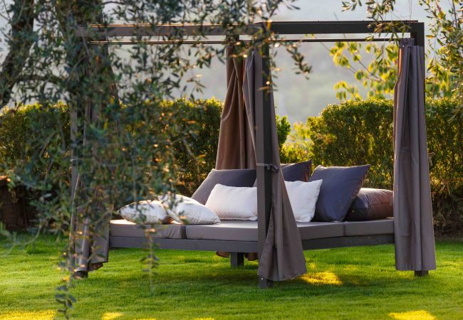 Villa in Lucca - VILLA IL CASTELLO: Vibrant Sanctuary of Enchanting Colours. 6 Bedrooms, Private Pool Villa in Lucca - VILLA IL CASTELLO: Vibrant Sanctuary of Enchanting Colours. 6 Bedrooms, Private Pool