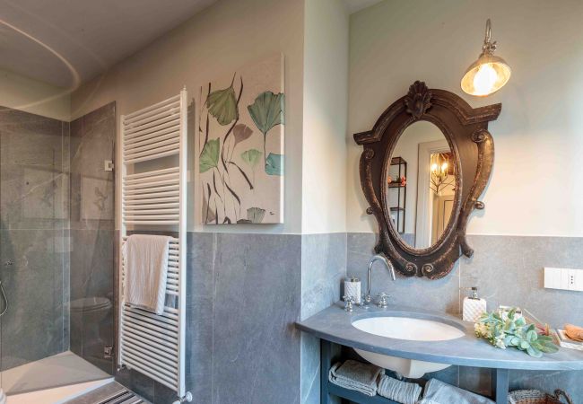 Villa in Lucca - VILLA IL CASTELLO: Vibrant Sanctuary of Enchanting Colours. 6 Bedrooms, Private Pool Villa in Lucca - VILLA IL CASTELLO: Vibrant Sanctuary of Enchanting Colours. 6 Bedrooms, Private Pool