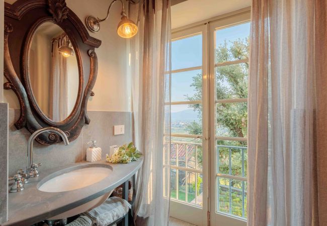 Villa in Lucca - VILLA IL CASTELLO: Vibrant Sanctuary of Enchanting Colours. 6 Bedrooms, Private Pool Villa in Lucca - VILLA IL CASTELLO: Vibrant Sanctuary of Enchanting Colours. 6 Bedrooms, Private Pool