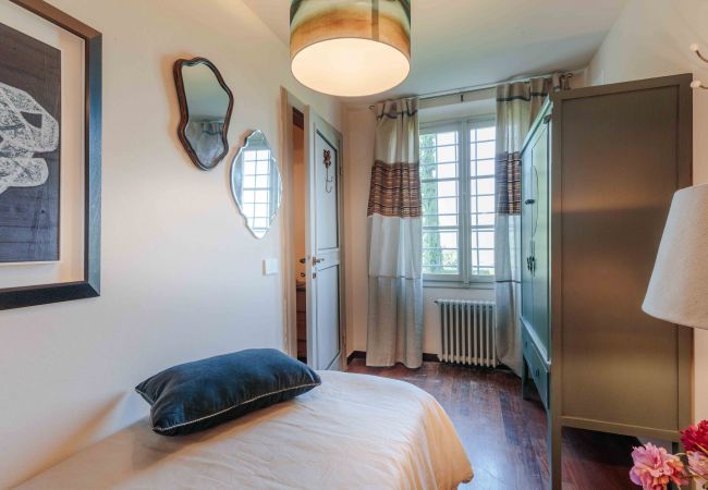 Villa in Lucca - VILLA IL CASTELLO: Vibrant Sanctuary of Enchanting Colours. 6 Bedrooms, Private Pool Villa in Lucca - VILLA IL CASTELLO: Vibrant Sanctuary of Enchanting Colours. 6 Bedrooms, Private Pool