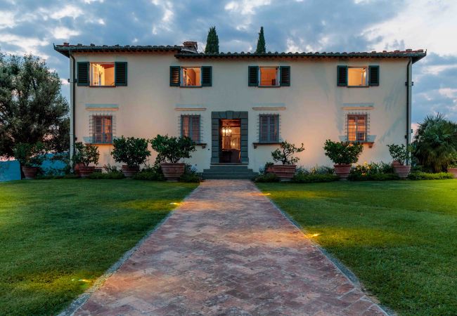 Villa in Lucca - VILLA IL CASTELLO: Vibrant Sanctuary of Enchanting Colours. 6 Bedrooms, Private Pool Villa in Lucca - VILLA IL CASTELLO: Vibrant Sanctuary of Enchanting Colours. 6 Bedrooms, Private Pool