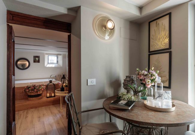 Villa in Lucca - VILLA IL CASTELLO: Vibrant Sanctuary of Enchanting Colours. 6 Bedrooms, Private Pool Villa in Lucca - VILLA IL CASTELLO: Vibrant Sanctuary of Enchanting Colours. 6 Bedrooms, Private Pool