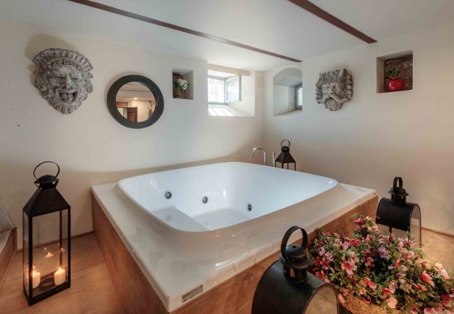 Villa in Lucca - VILLA IL CASTELLO: Vibrant Sanctuary of Enchanting Colours. 6 Bedrooms, Private Pool Villa in Lucca - VILLA IL CASTELLO: Vibrant Sanctuary of Enchanting Colours. 6 Bedrooms, Private Pool