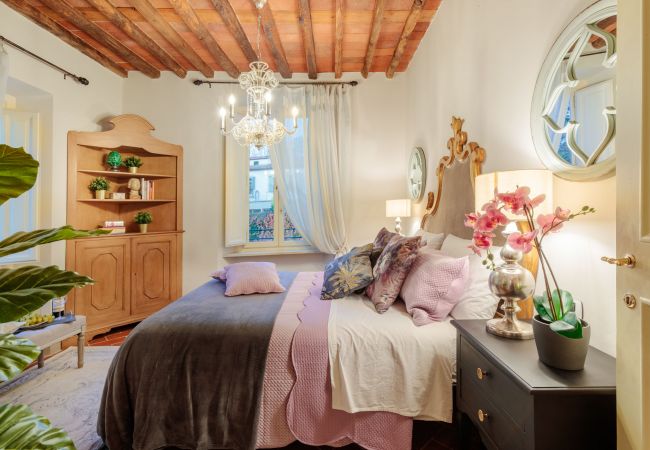 Ferienwohnung in Lucca - ASA KATHY: Smart and Convenient Luxury 2 Bedrooms Apartment inside the City Walls Ferienwohnung in Lucca - ASA KATHY: Smart and Convenient Luxury 2 Bedrooms Apartment inside the City Walls