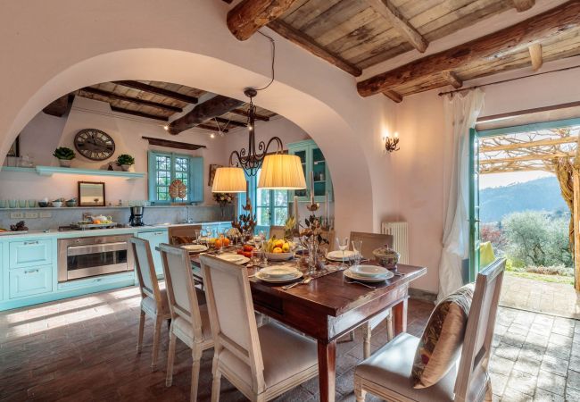 Villa in Lucca - Villa Gufo The Place to Be. Panoramic Private Pool with a Lucca View and Private Tennis Court Villa in Lucca - Villa Gufo The Place to Be. Panoramic Private Pool with a Lucca View and Private Tennis Court