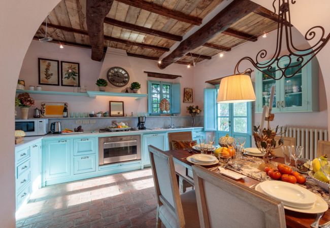 Villa in Lucca - Villa Gufo The Place to Be. Panoramic Private Pool with a Lucca View and Private Tennis Court Villa in Lucca - Villa Gufo The Place to Be. Panoramic Private Pool with a Lucca View and Private Tennis Court