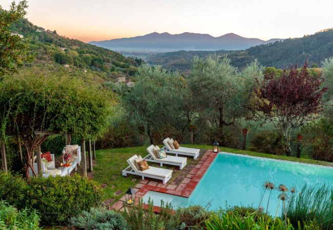 Villa in Lucca - Villa Gufo The Place to Be. Panoramic Private Pool with a Lucca View and Private Tennis Court Villa in Lucca - Villa Gufo The Place to Be. Panoramic Private Pool with a Lucca View and Private Tennis Court