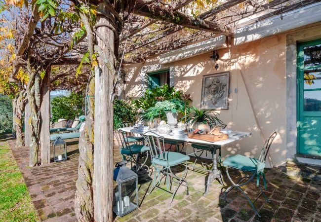Villa in Lucca - Villa Gufo The Place to Be. Panoramic Private Pool with a Lucca View and Private Tennis Court Villa in Lucca - Villa Gufo The Place to Be. Panoramic Private Pool with a Lucca View and Private Tennis Court