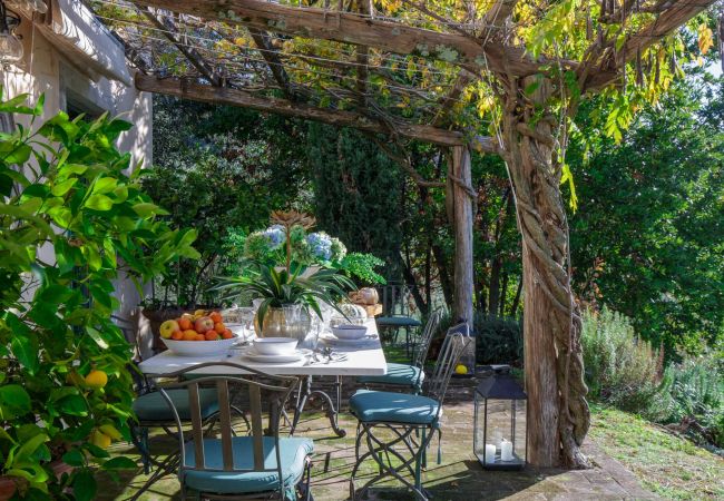 Villa in Lucca - Villa Gufo The Place to Be. Panoramic Private Pool with a Lucca View and Private Tennis Court Villa in Lucca - Villa Gufo The Place to Be. Panoramic Private Pool with a Lucca View and Private Tennis Court