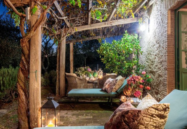 Villa in Lucca - Villa Gufo The Place to Be. Panoramic Private Pool with a Lucca View and Private Tennis Court Villa in Lucca - Villa Gufo The Place to Be. Panoramic Private Pool with a Lucca View and Private Tennis Court