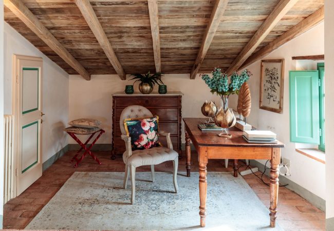 Villa in Lucca - Villa Gufo The Place to Be. Panoramic Private Pool with a Lucca View and Private Tennis Court Villa in Lucca - Villa Gufo The Place to Be. Panoramic Private Pool with a Lucca View and Private Tennis Court