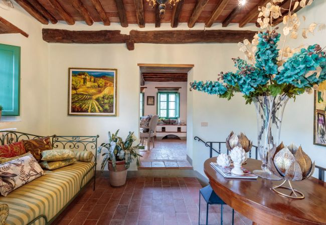 Villa in Lucca - Villa Gufo The Place to Be. Panoramic Private Pool with a Lucca View and Private Tennis Court Villa in Lucca - Villa Gufo The Place to Be. Panoramic Private Pool with a Lucca View and Private Tennis Court