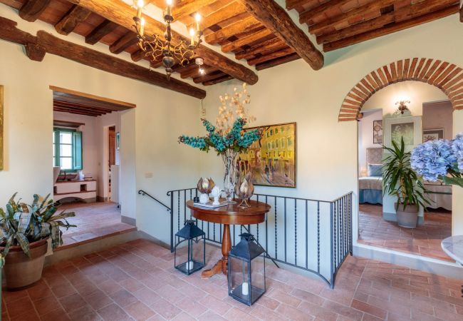 Villa in Lucca - Villa Gufo The Place to Be. Panoramic Private Pool with a Lucca View and Private Tennis Court Villa in Lucca - Villa Gufo The Place to Be. Panoramic Private Pool with a Lucca View and Private Tennis Court