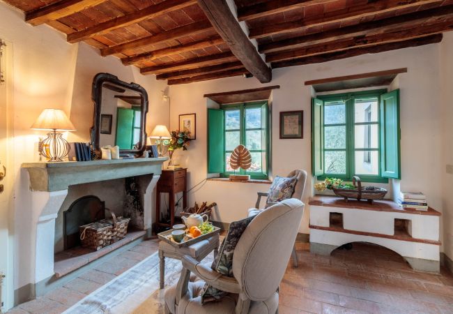 Villa in Lucca - Villa Gufo The Place to Be. Panoramic Private Pool with a Lucca View and Private Tennis Court Villa in Lucca - Villa Gufo The Place to Be. Panoramic Private Pool with a Lucca View and Private Tennis Court