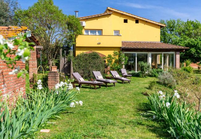 Villa in Capannori - Villa Lorena, a Family Vintage Home with Indoor Pool, Air Conditioning, Outdoor Pool, Fitness Room & Wifi Villa in Capannori - Villa Lorena, a Family Vintage Home with Indoor Pool, Air Conditioning, Outdoor Pool, Fitness Room & Wifi