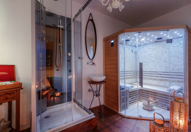 Villa in Capannori - Villa Lorena, a Family Vintage Home with Indoor Pool, Air Conditioning, Outdoor Pool, Fitness Room & Wifi Villa in Capannori - Villa Lorena, a Family Vintage Home with Indoor Pool, Air Conditioning, Outdoor Pool, Fitness Room & Wifi