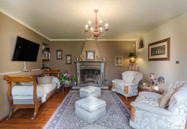 Villa in Capannori - Villa Lorena, a Family Vintage Home with Indoor Pool, Air Conditioning, Outdoor Pool, Fitness Room & Wifi Villa in Capannori - Villa Lorena, a Family Vintage Home with Indoor Pool, Air Conditioning, Outdoor Pool, Fitness Room & Wifi