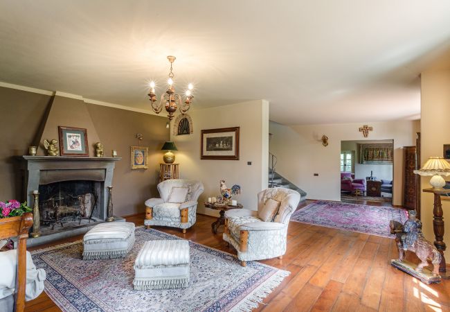 Villa in Capannori - Villa Lorena, a Family Vintage Home with Indoor Pool, Air Conditioning, Outdoor Pool, Fitness Room & Wifi Villa in Capannori - Villa Lorena, a Family Vintage Home with Indoor Pool, Air Conditioning, Outdoor Pool, Fitness Room & Wifi