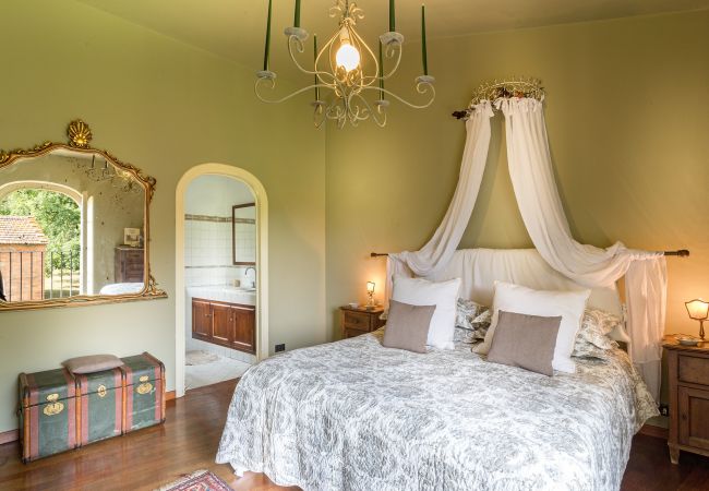 Villa in Capannori - Villa Lorena, a Family Vintage Home with Indoor Pool, Air Conditioning, Outdoor Pool, Fitness Room & Wifi Villa in Capannori - Villa Lorena, a Family Vintage Home with Indoor Pool, Air Conditioning, Outdoor Pool, Fitness Room & Wifi