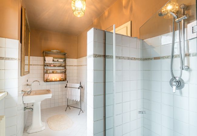 Villa in Capannori - Villa Lorena, a Family Vintage Home with Indoor Pool, Air Conditioning, Outdoor Pool, Fitness Room & Wifi Villa in Capannori - Villa Lorena, a Family Vintage Home with Indoor Pool, Air Conditioning, Outdoor Pool, Fitness Room & Wifi