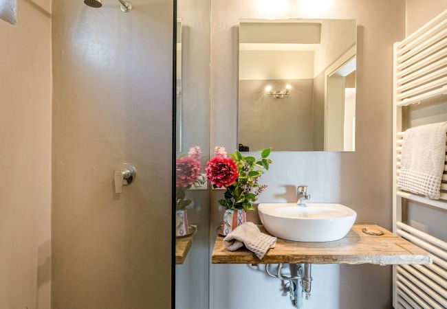 Villa in Capannori - Villa Lorena, a Family Vintage Home with Indoor Pool, Air Conditioning, Outdoor Pool, Fitness Room & Wifi Villa in Capannori - Villa Lorena, a Family Vintage Home with Indoor Pool, Air Conditioning, Outdoor Pool, Fitness Room & Wifi